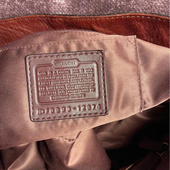 Coach Signature Large Zoe in Bordeaux/Aubergine - Picture 8 of 11